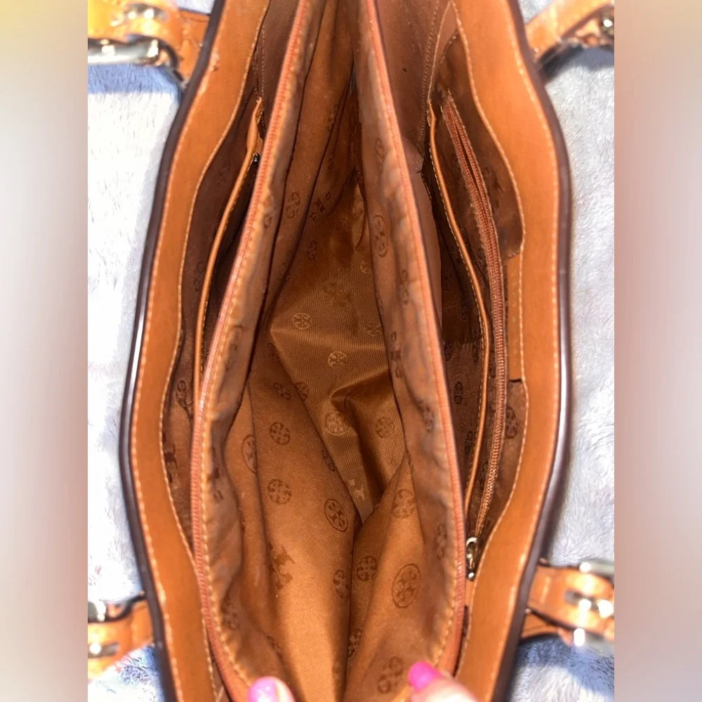 ✨Tory Burch York Tote✨ - Picture 8 of 16